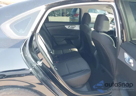 2023 Kia Forte Lxs z USA, uszkodzony, nr VIN 3KPF24AD7PE551718